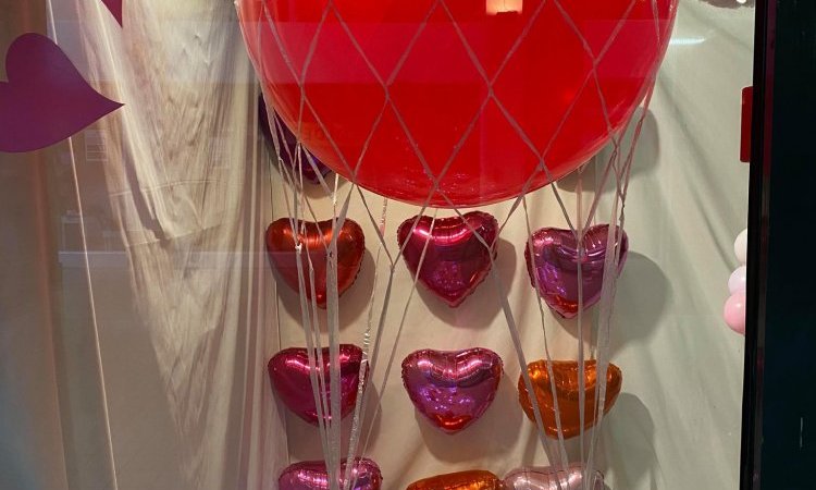 Décoration de Saint-Valentin pour magasin - La boutique en fête - Oyonnax
